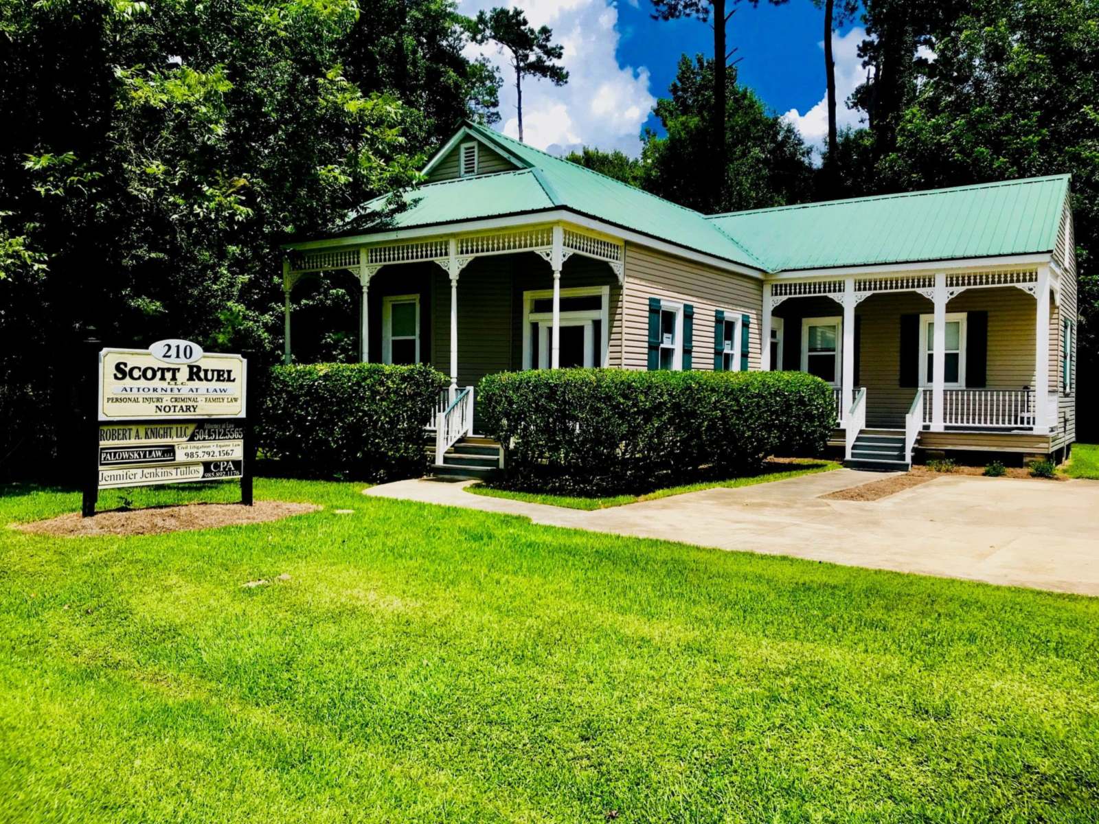 The Ruel Law Firm office at 210 Highway 21 in Madisonville, Louisiana